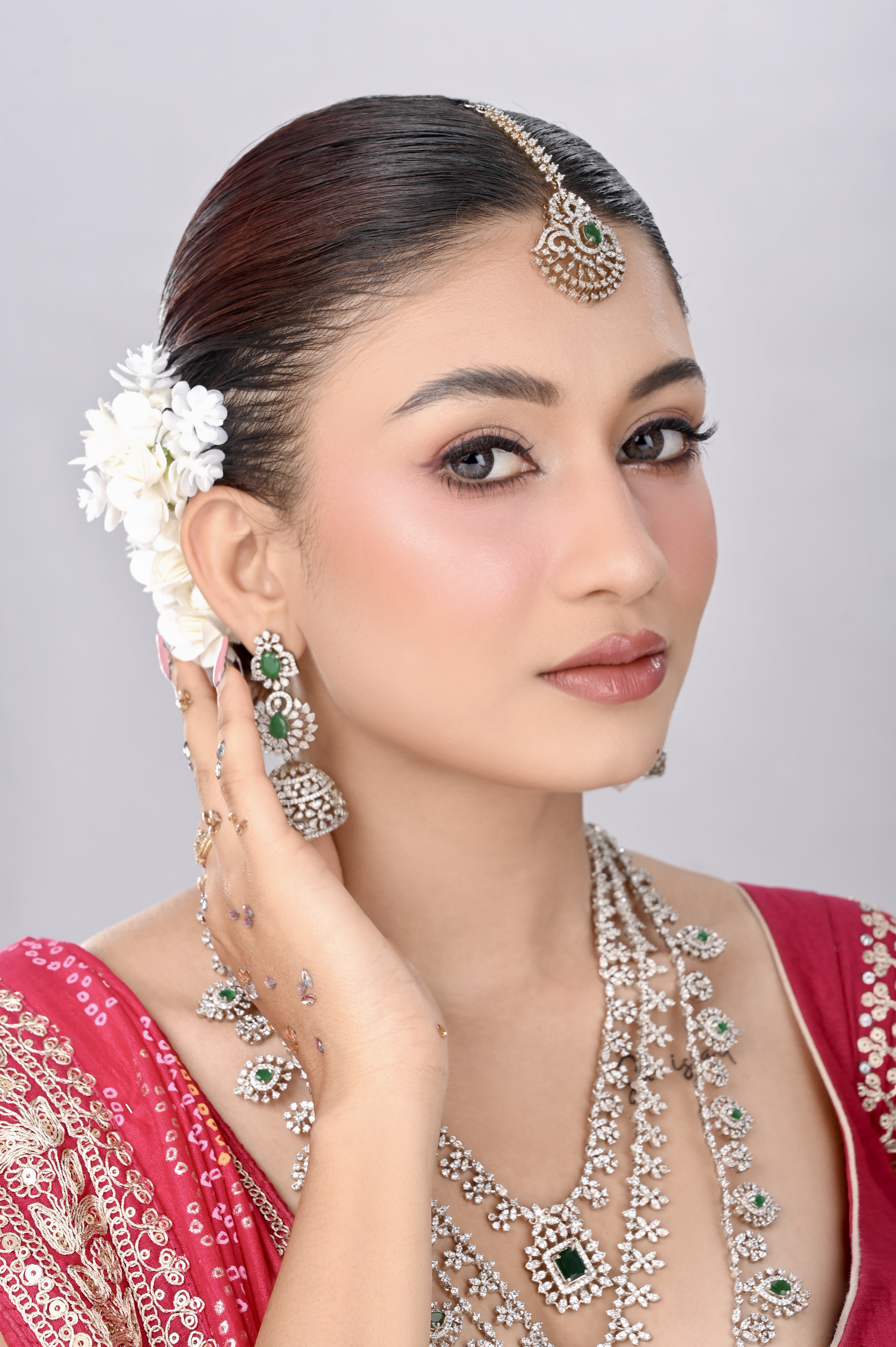 Dramatic bridal makeup suitable for dance and evening