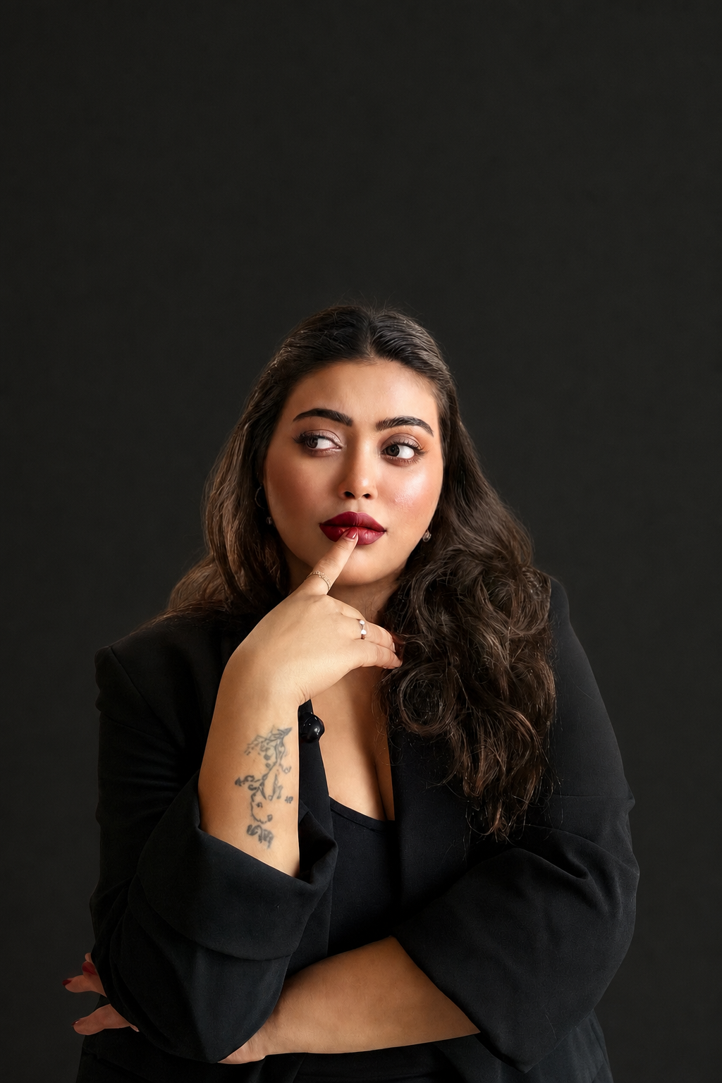 Contemporary portrait of makeup artist Monalisa Mandal looking toward the accompanying text